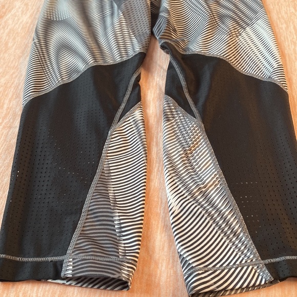 🎉HP🎉 Nike Pro Women Activewear cycling yoga cropped legging pants - Picture 3 of 7